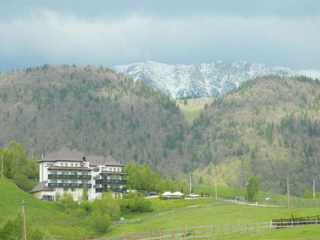 Nobillis - Carpathian Residence Peştera Exterior foto